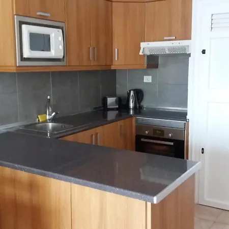 With Pool View - Castle Harbour Cristianos Apartment