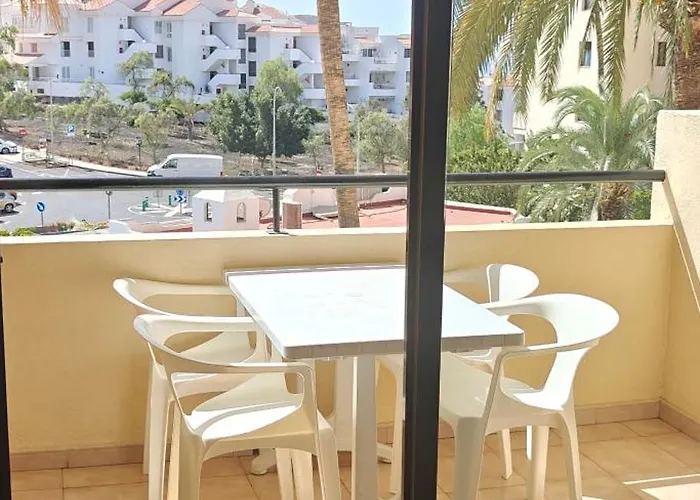 With Pool View - Castle Harbour Cristianos Apartment *
