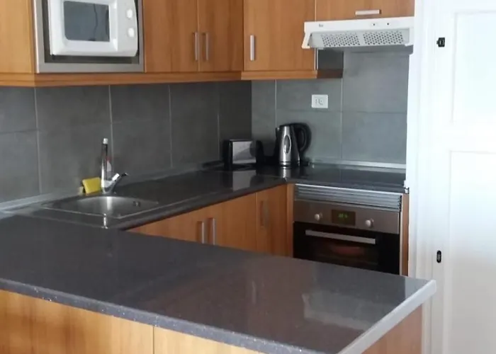 With Pool View - Castle Harbour Cristianos Apartament